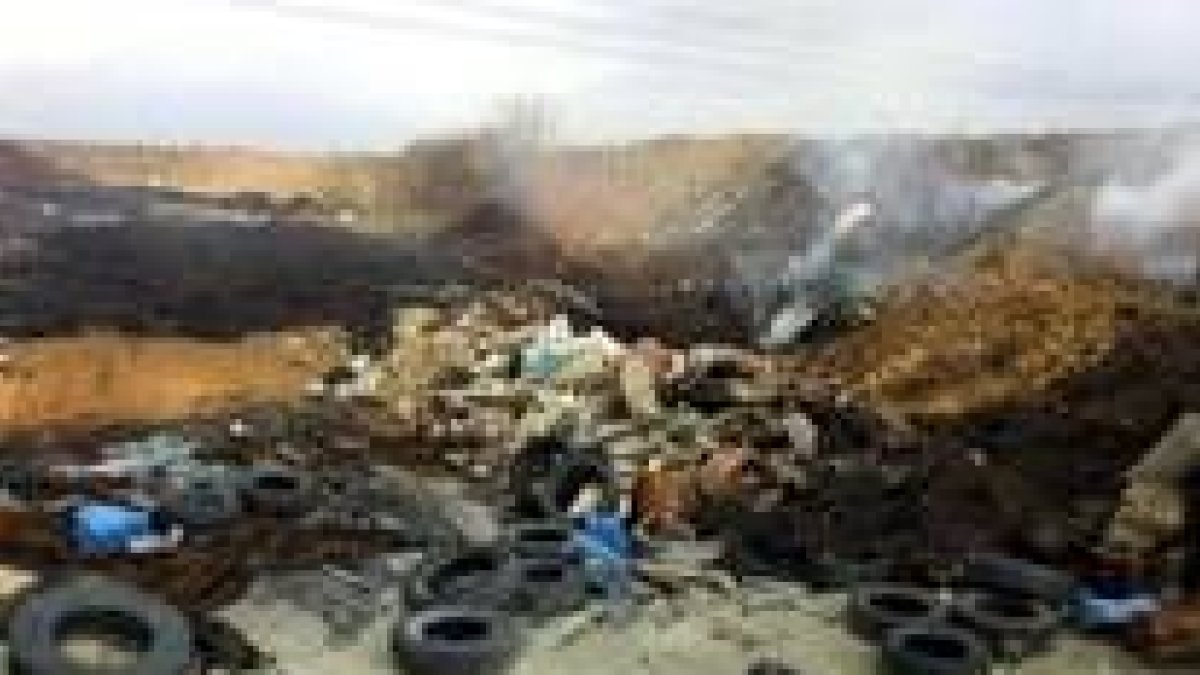 Uno de los cientos de vertederos diseminados por la provincia de León que serán clausurados