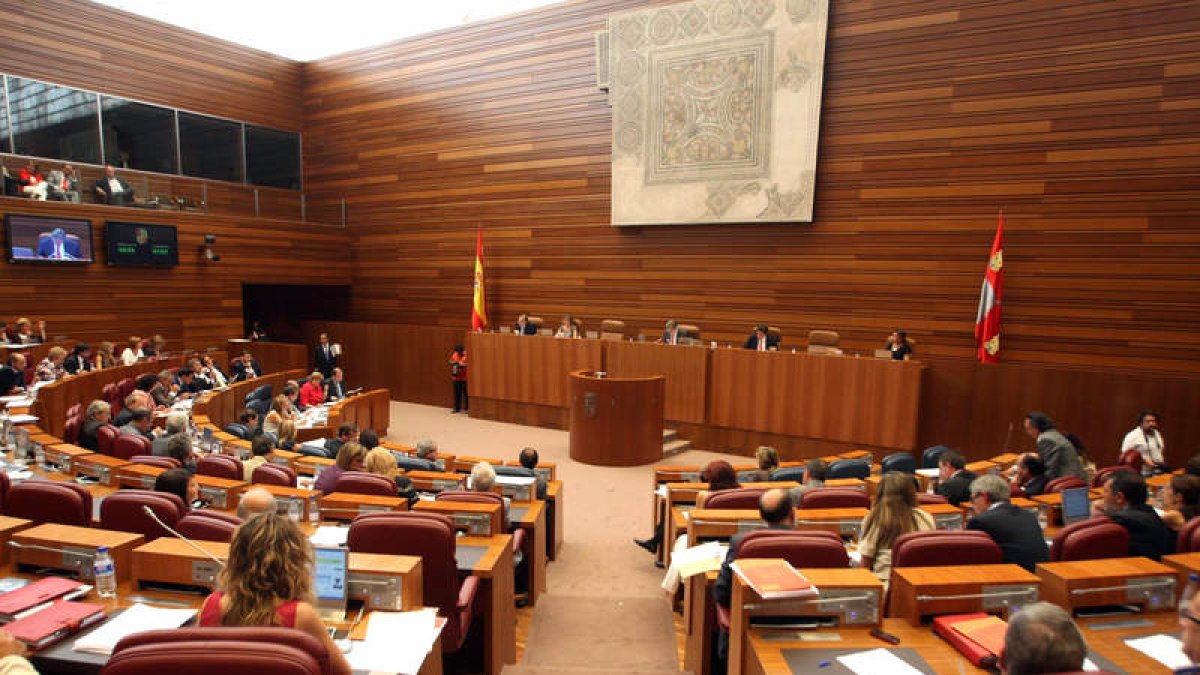 Imagen del hemiciclo regional en una de las sesiones plenarias del pasado curso político.