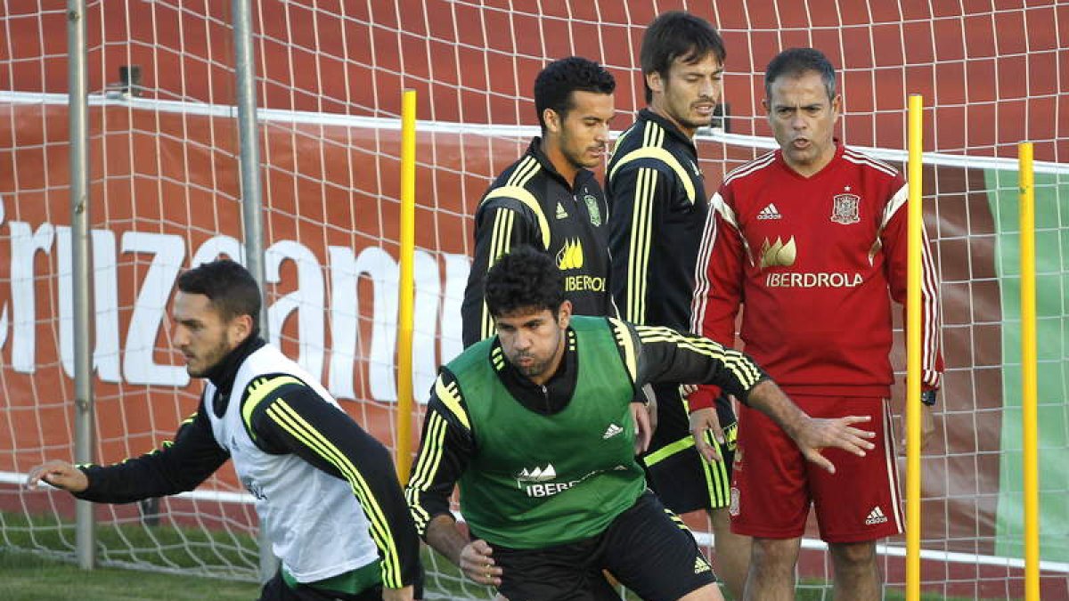 Koke, Costa, Pedro y Silva durante el entrenamiento vespertino de la selección española.