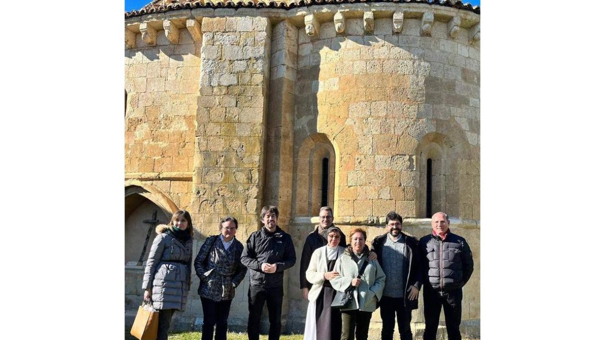 Foto de familia de la Comisión de Patrimonio, ayer en Gradefes. DL