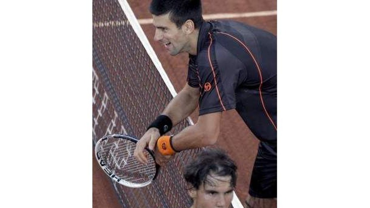 Djokovic, derecha, tras ganar a Nadal en Madrid.