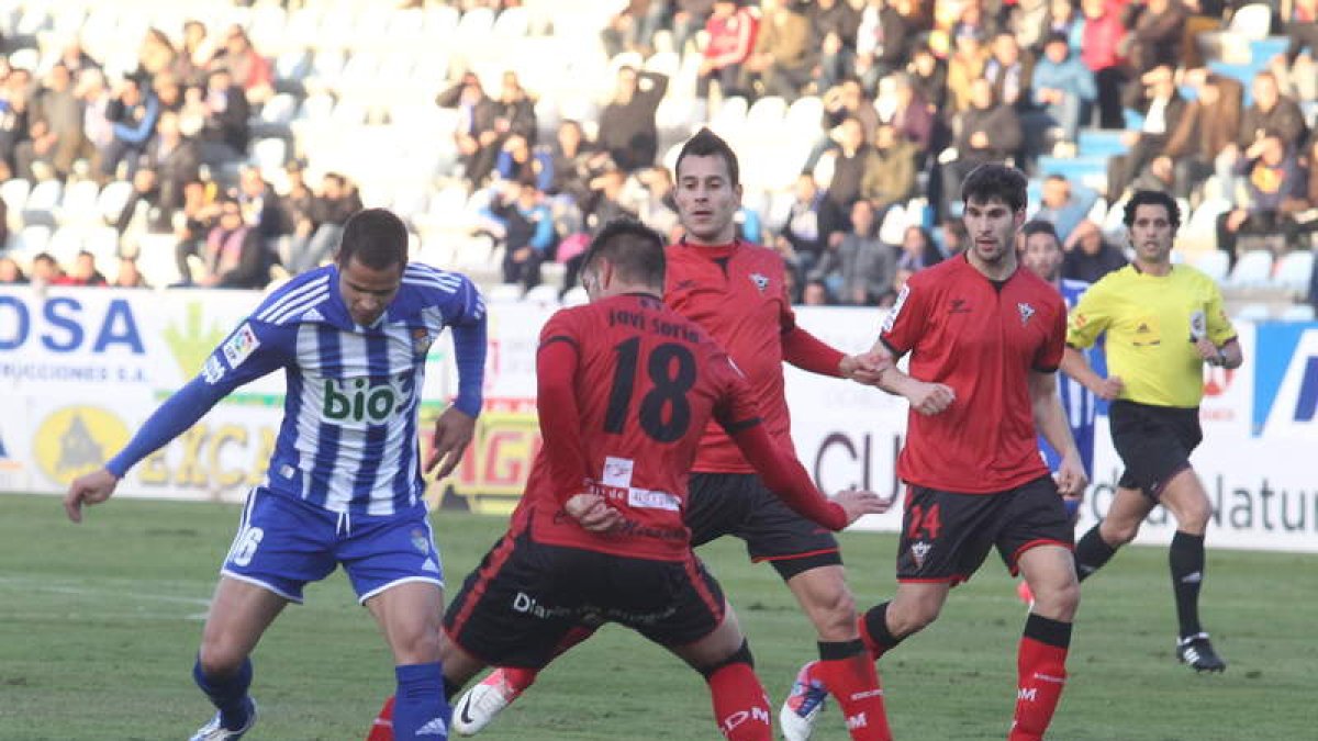 El Mirandés cayó derrotado en su visita a El Toralín de la primera vuelta de la competición.