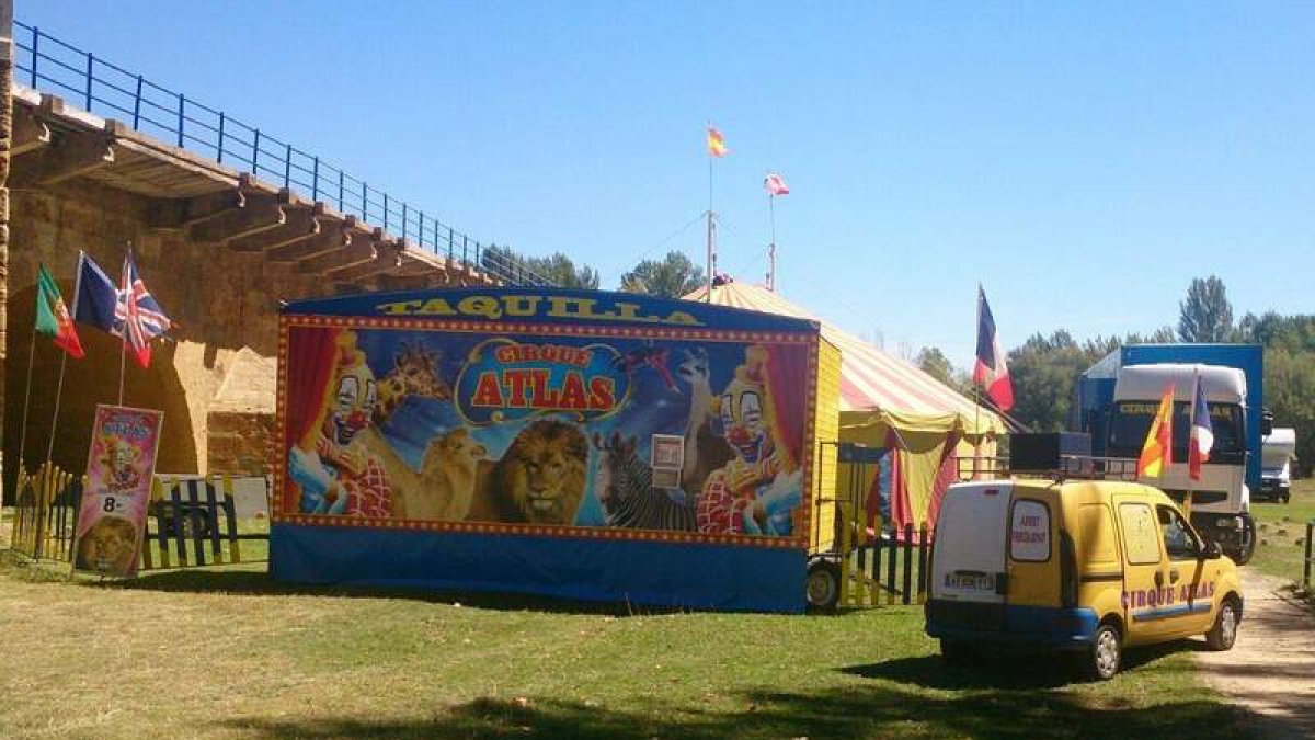 El circo Atlas actuó ayer en Puente Villarente y hoy estará en Mansilla de las Mulas a las 20.00h.
