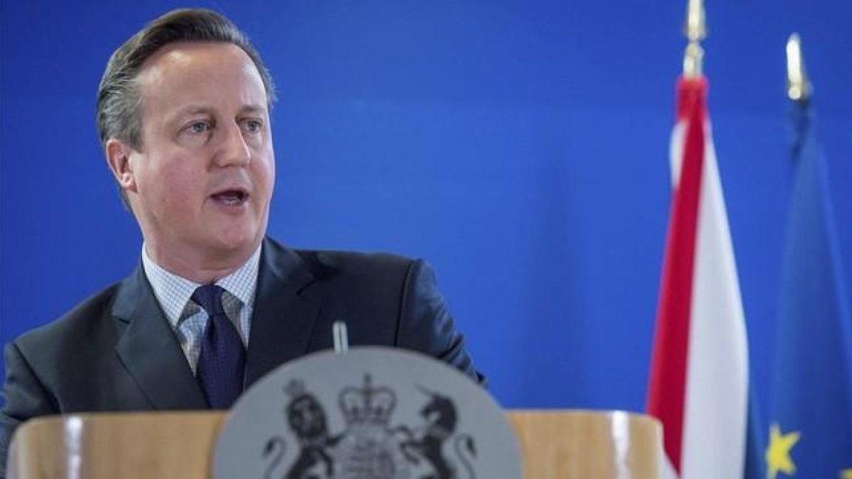 La UE comienza el 2016 con el gran desafío británico EFE / STEPHANIE LECOCQ El primer ministro británico, David Cameron, da una rueda de prensa al finalizar la segunda jornada de la cumbre de jefes de Estado y de Gobierno de la UE en Bruselas.