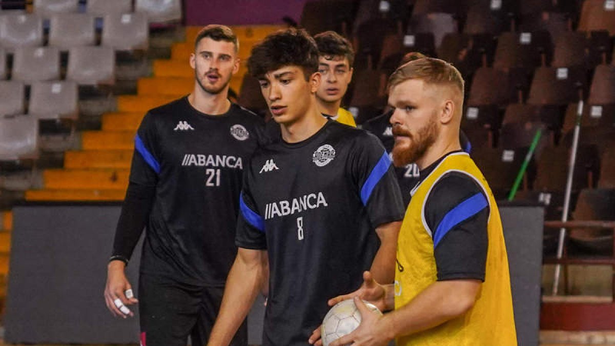 Deividas Virbauskas se someterá a más pruebas para conocer el alcance de su lesión. MIGUEL F.B.