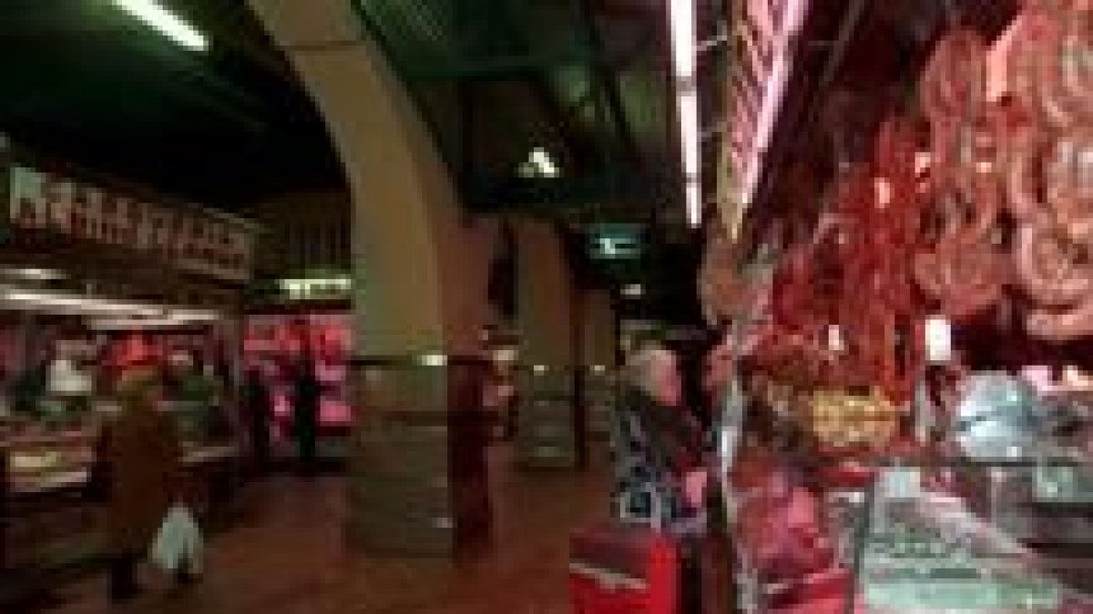 Imagen interior de la vieja plaza de abastos de la capital leonesa, en el corazón del casco antiguo