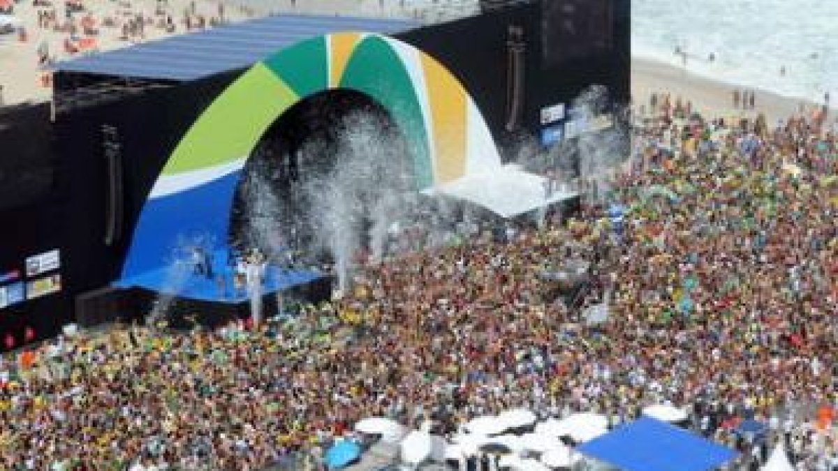 Miles de personas celebraron en Río de Janeiro la elección de la ciudad brasileña como sede de los J