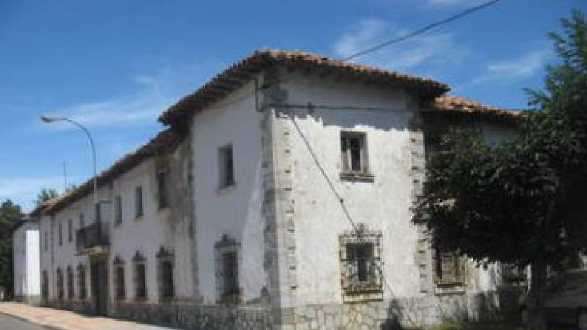 El antiguo edificio del cuartel de Villamanín será demolido para construir un parque lúdico.