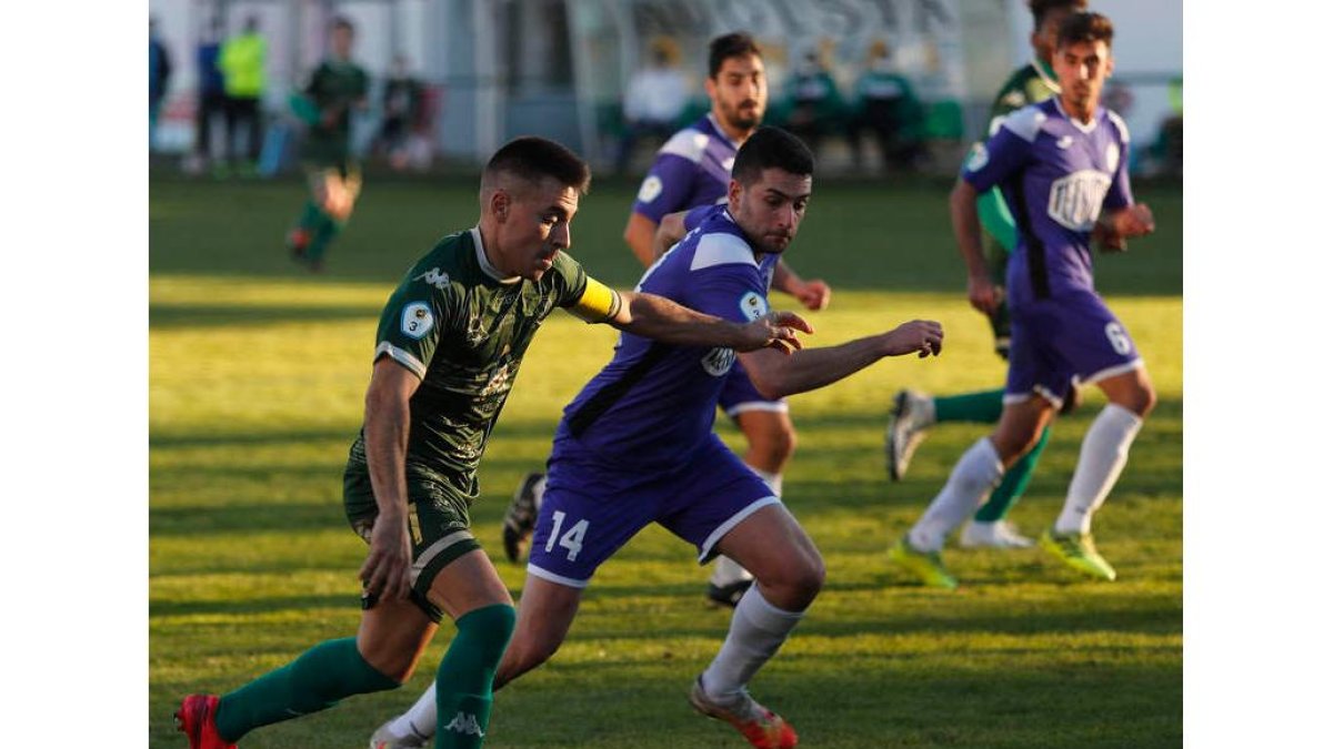 Diego Peláez anotó el segundo gol que sentenció. JESÚS F. SALVADORES