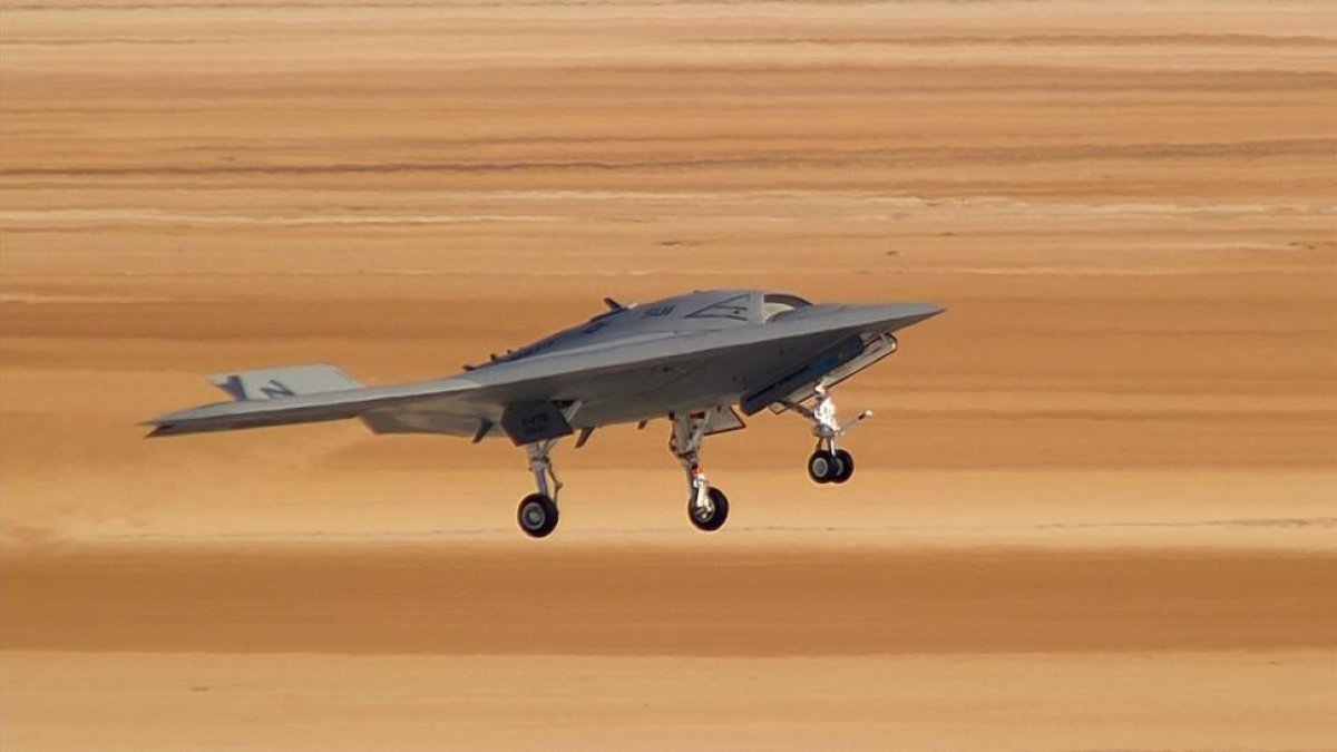 Avión no tripulado X-47B del ejército de Estados Unidos
