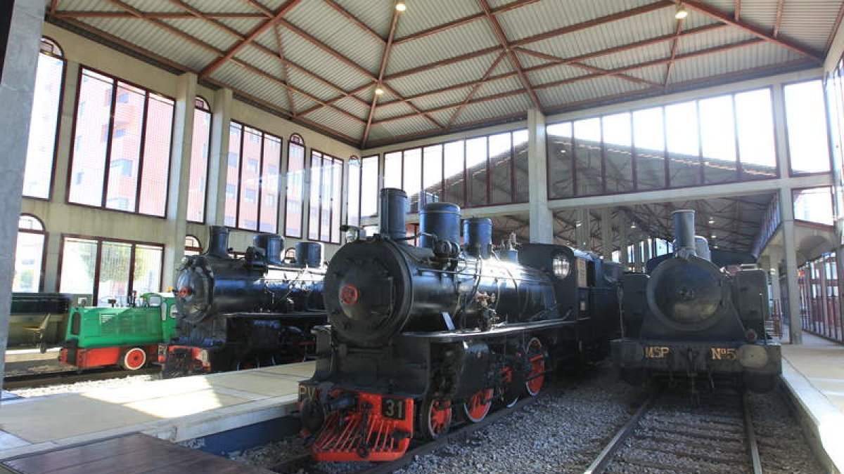 Locomotoras de vapor, utensilios y vagonetas con las huellas de la época. Todo en el Museo del Ferrocarril de Ponferrada.