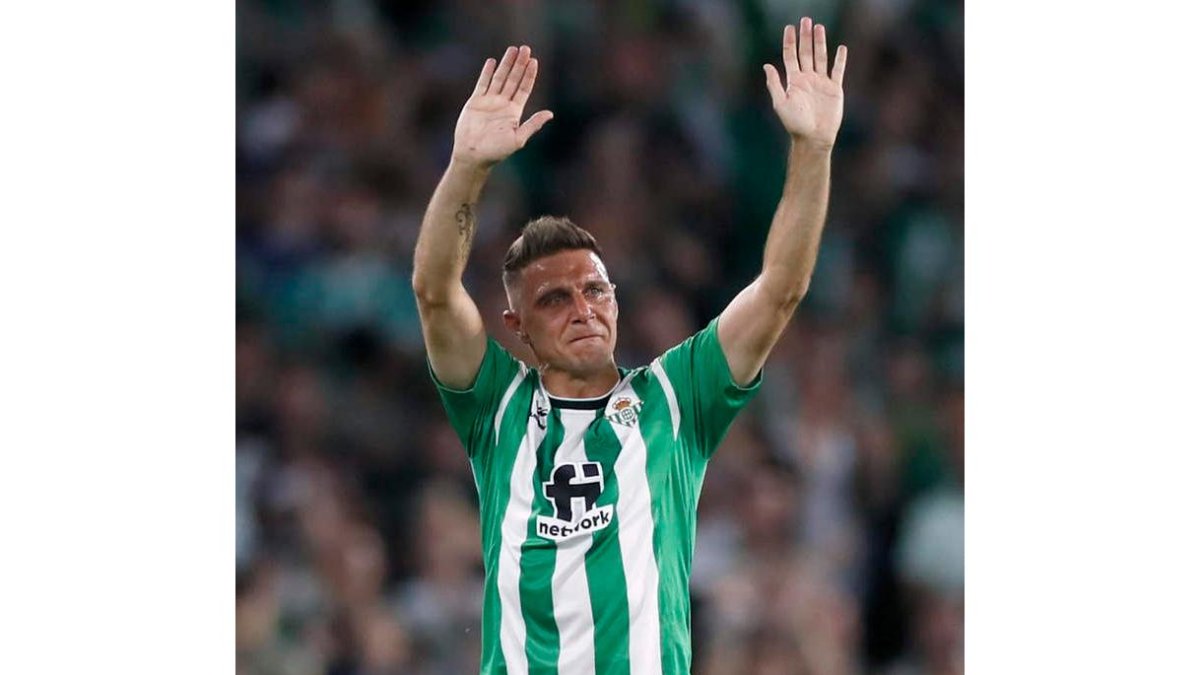 Joaquín se despidió entre lágrimas de la afición beticista. J. M. VIDAL