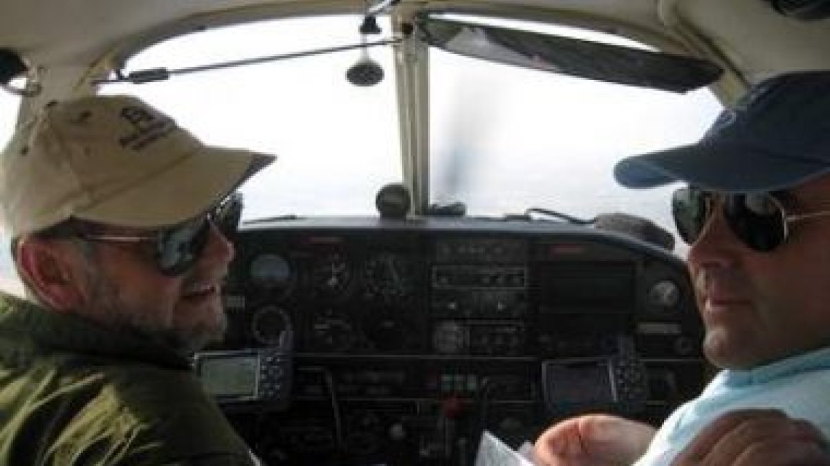 Miguel Gabriel y Antonio Carrasco en pleno vuelo del Campeonato de España.