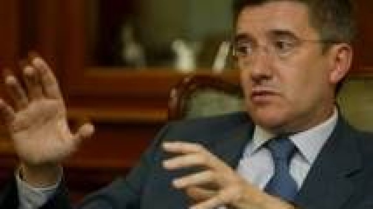 Francisco Fernández, en un momento de la entrevista que concedió a este periódico en su despacho