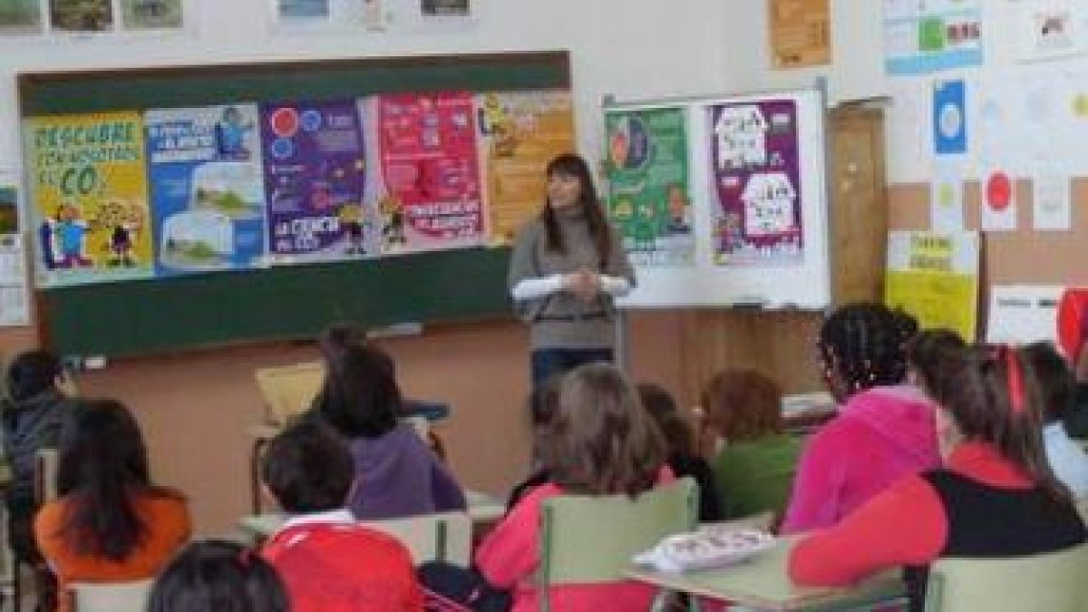 Escolares asistiendo a una clase de la Ciuden.