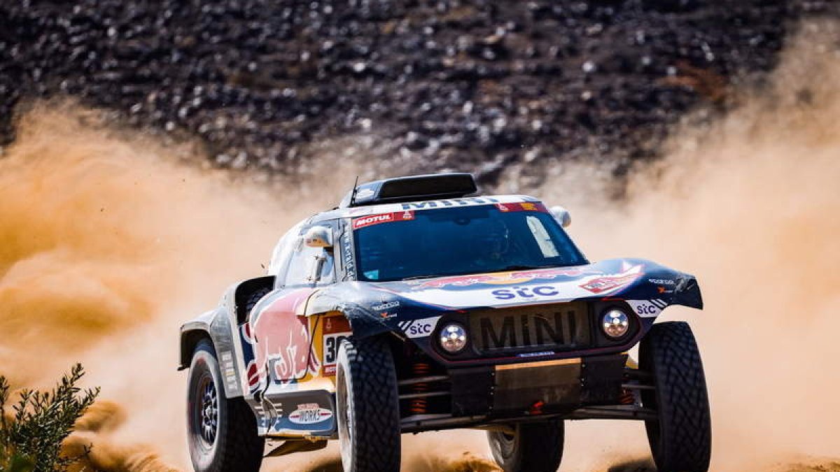 Carlos Sainz volvió a perder minutos frente al líder. FREDERIC LE FLOCH