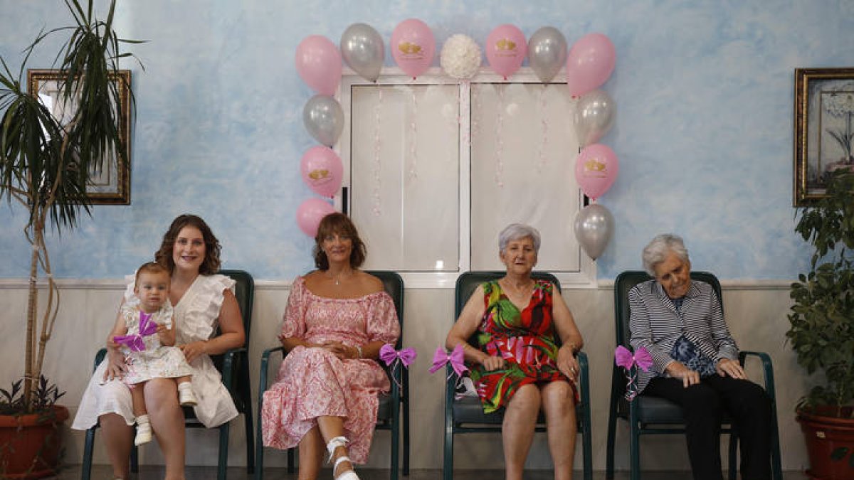 Las cinco generaciones, reunidas. FERNANDO OTERO