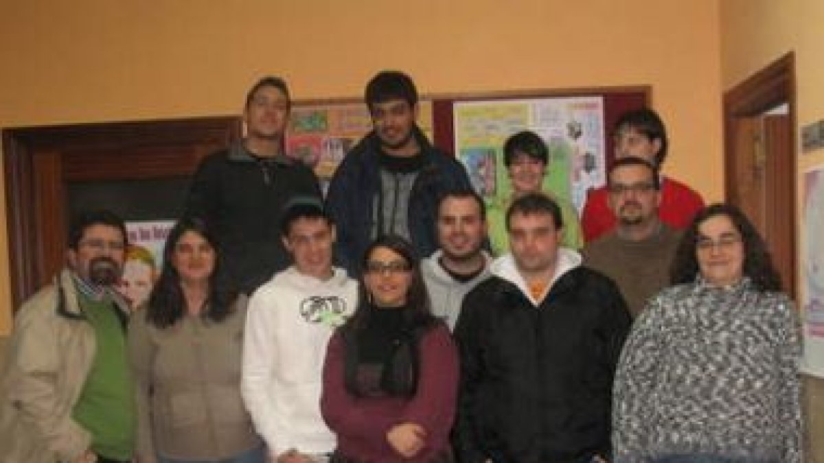El director con algunos de los colaboradores.