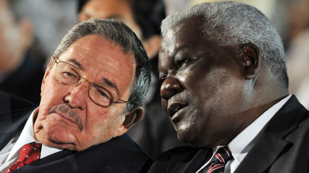 Imagen de archivo de Raúl Castro y Esteban Lazo, nuevo presidente de la Asamblea Nacional.