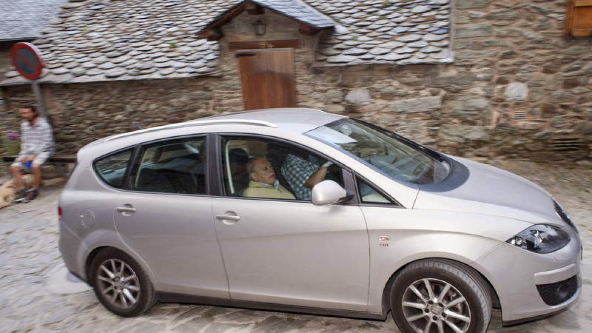 Jordi Pujol, a su llegada ayer por la tarde a la localidad de Queralbs.
