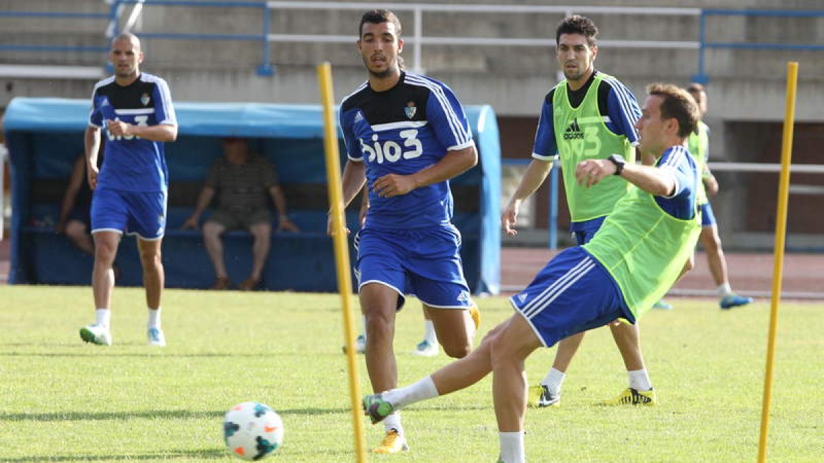 Fofo apunta a la titularidad tras perderse los partidos ante el Girona y el Alcorcón por una inoportuna lesión.