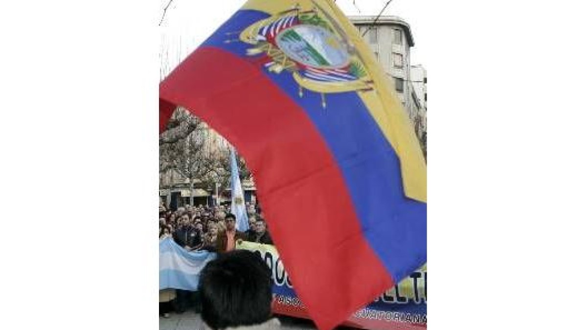 En la plaza de la Inmaculada se leyó un manifiesto de condena