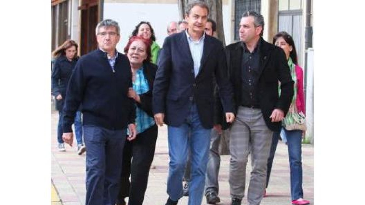 La representación del partido también posó para los medios gráficos con el presidente.