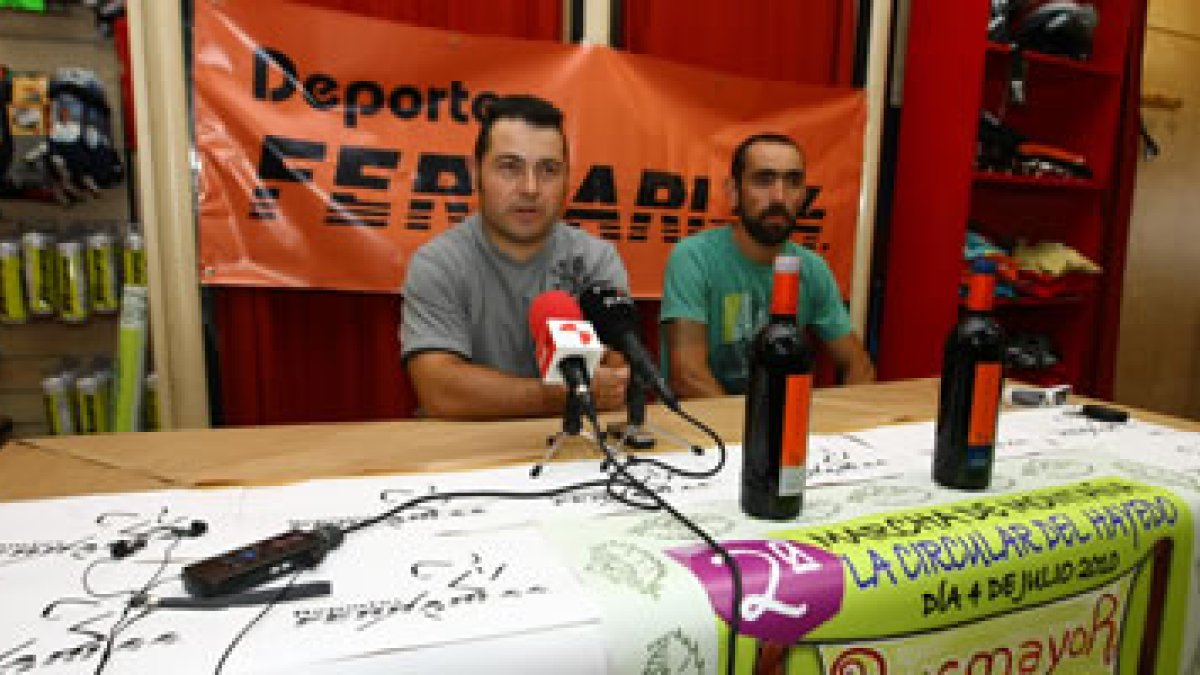 Ángel Durán y Basurko, ayer en la presentación.