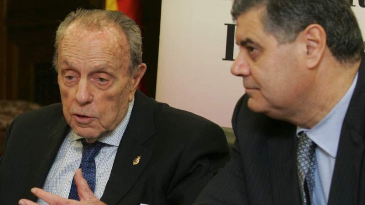 Fraga y Fuertes en una charla.