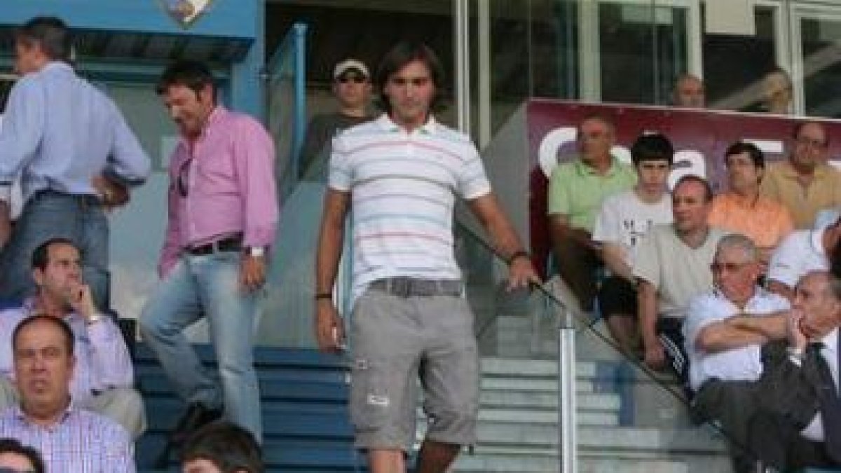 De Paula, el domingo en el palco de El Toralín antes del partido contra el Bilbao Athlétic.