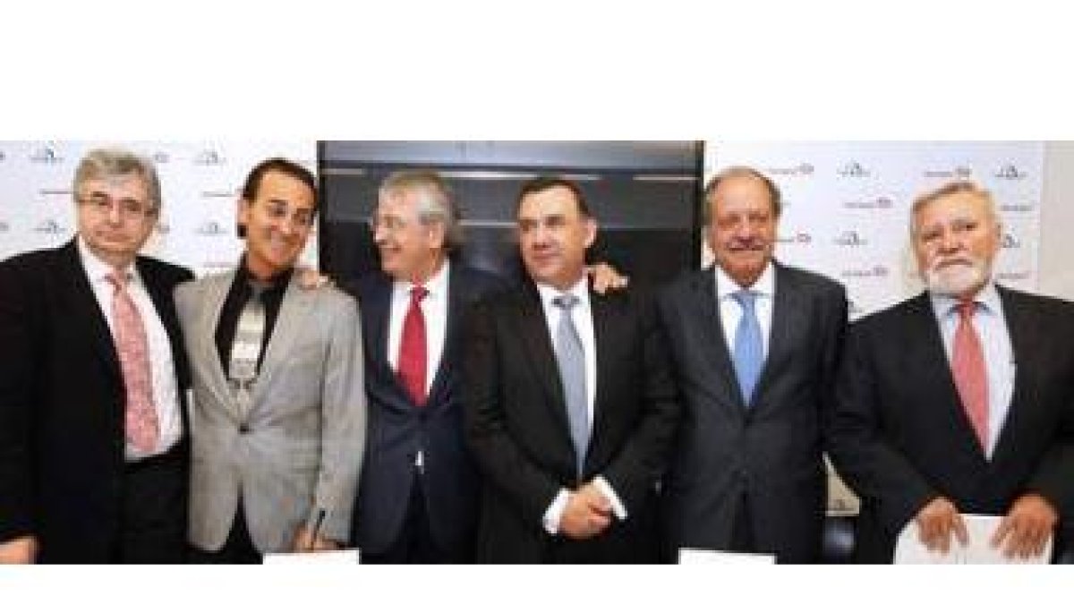 El secretario, Alejandro Menéndez, vicepresidente segundo, Miguel Ángel Álvarez, el director general