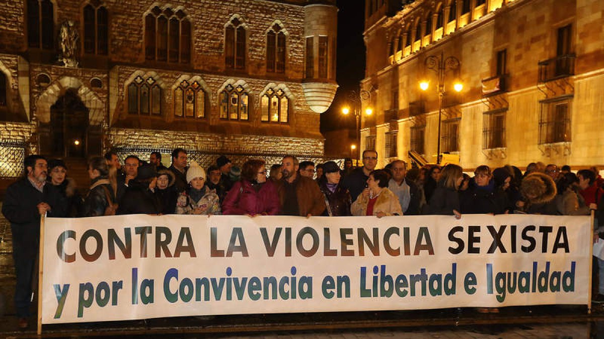 Un momento de la concentración celebrada ayer en Botines.