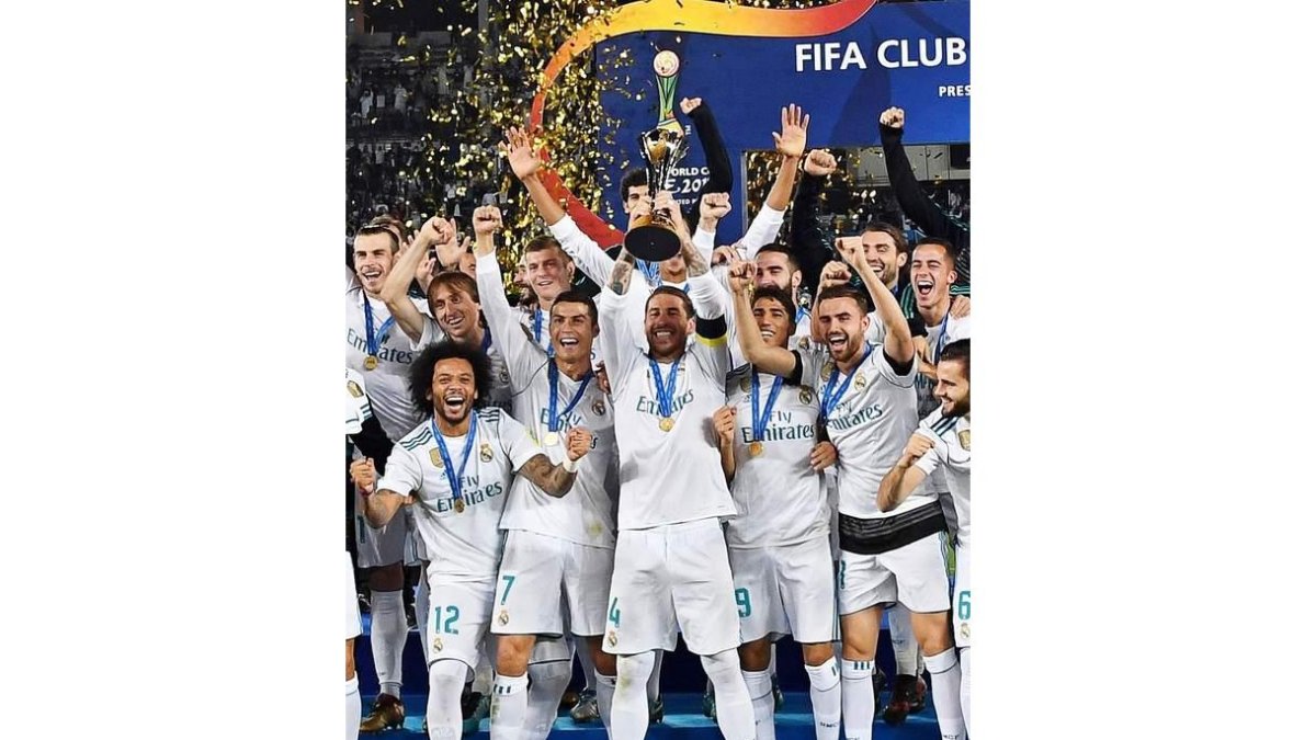 Los jugadores del Real Madrid celebran la consecución del título. MARTIN DOKOUPIL
