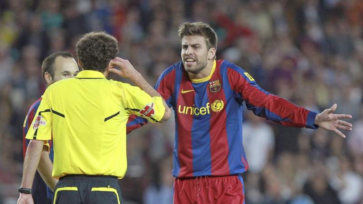 El Comité de Árbitros exige una sanción contra Piqué por dudar de la honestidad de los colegiados.