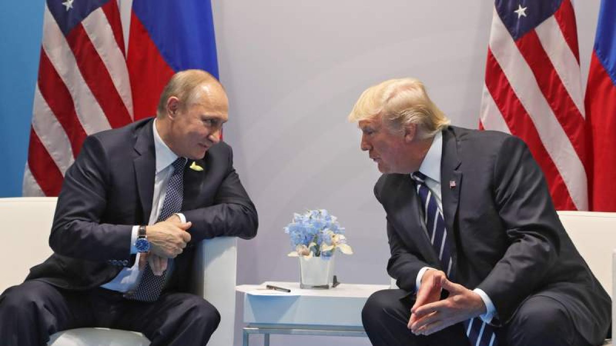Putin y Trump el año pasado cuando las relaciones eran mucho más relajadas. MICHEL KLYMENT