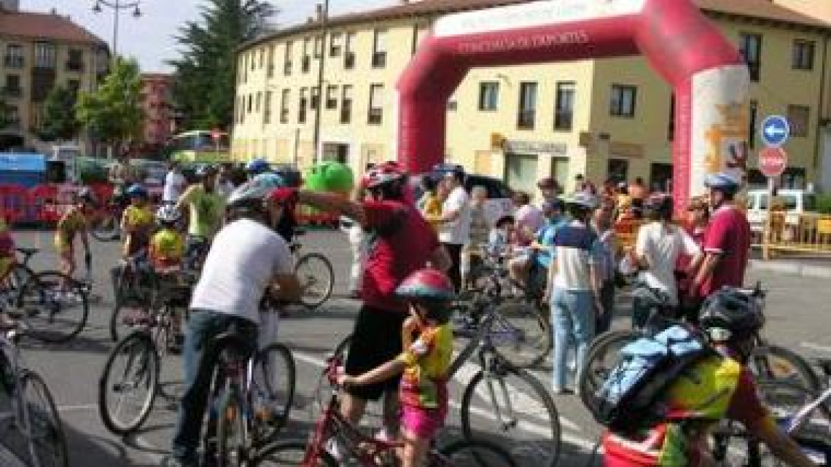 Niños y mayores disfrutaron de la jornada con Proyecto Hombre.
