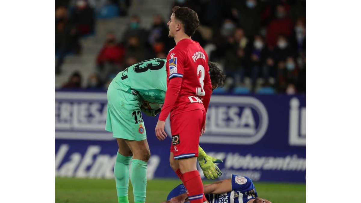 Sergi Enrich sufrió un fuerte golpe en un tobillo el pasado martes ante el Espanyol. L. DE LA MATA