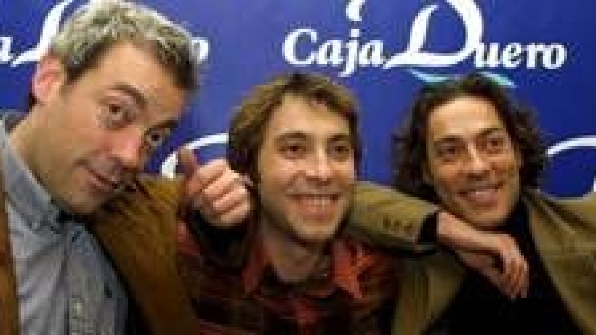Los hermanos Manolo, Raúl y Óscar Quijano estrenan hoy un adelanto de su cuarto álbum