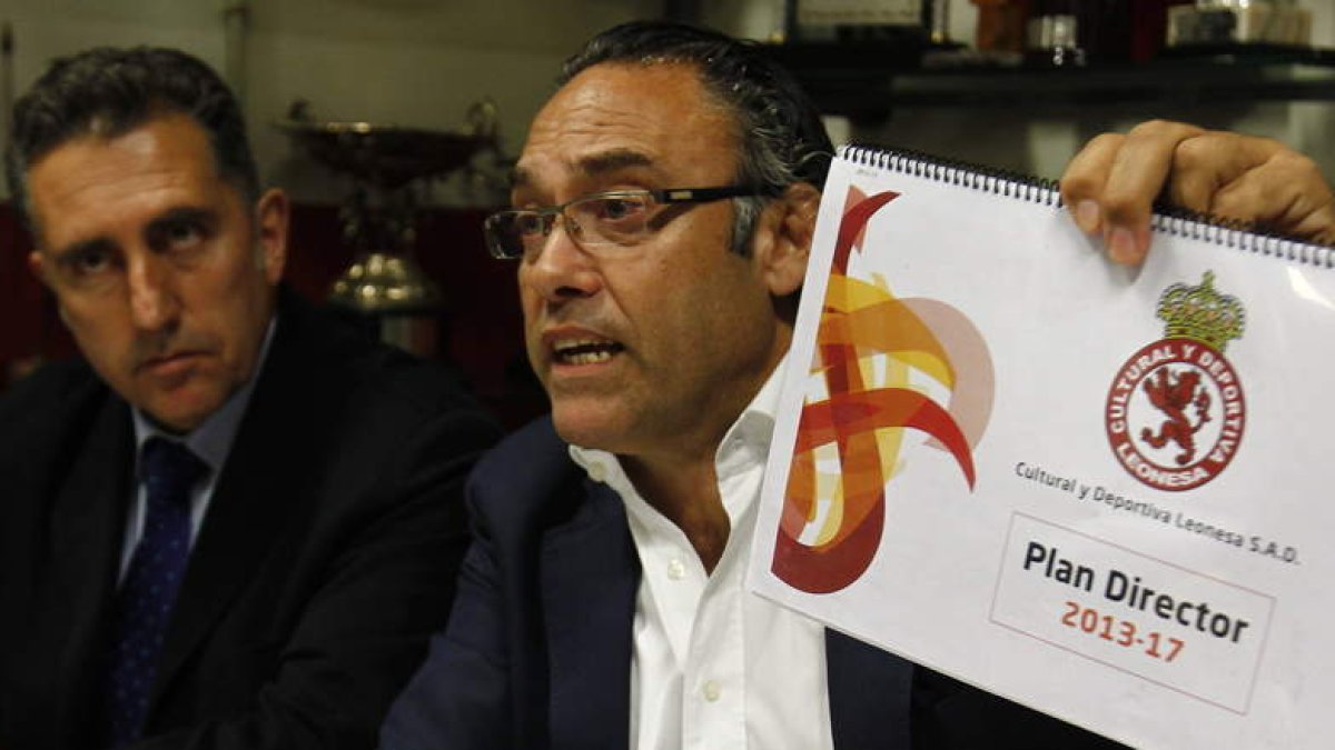 Adolfo López y Felipe Llamazares explican hoy el plan previsto y la economía de la sociedad.