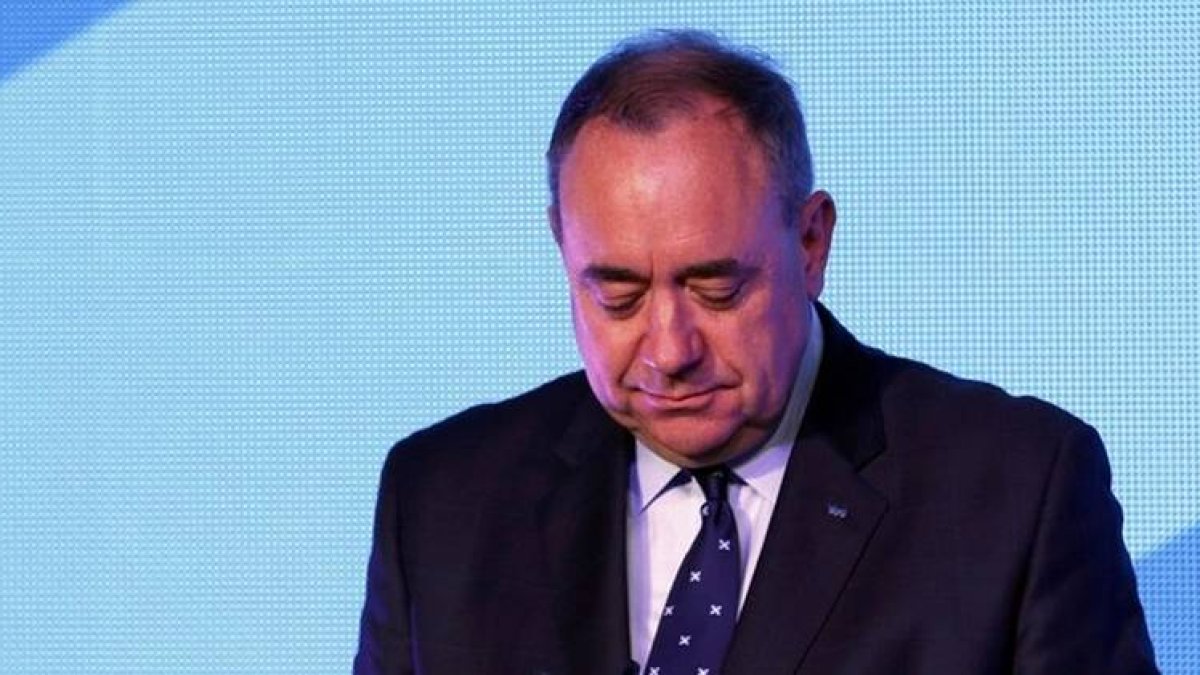 El primer ministro escocés, Alex Salmond, tras conocer el resultado del referéndum, este viernes.