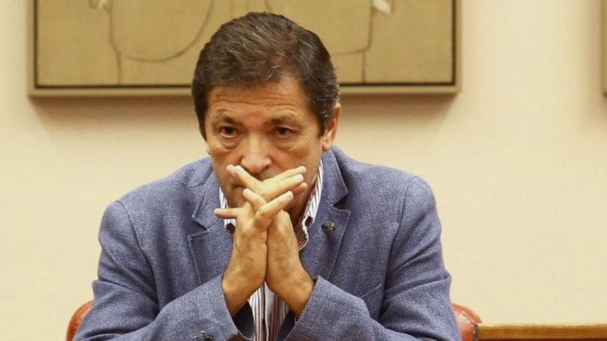 Javier Fernández, presidente de la gestora del PSOE, el pasado martes en el Congreso.