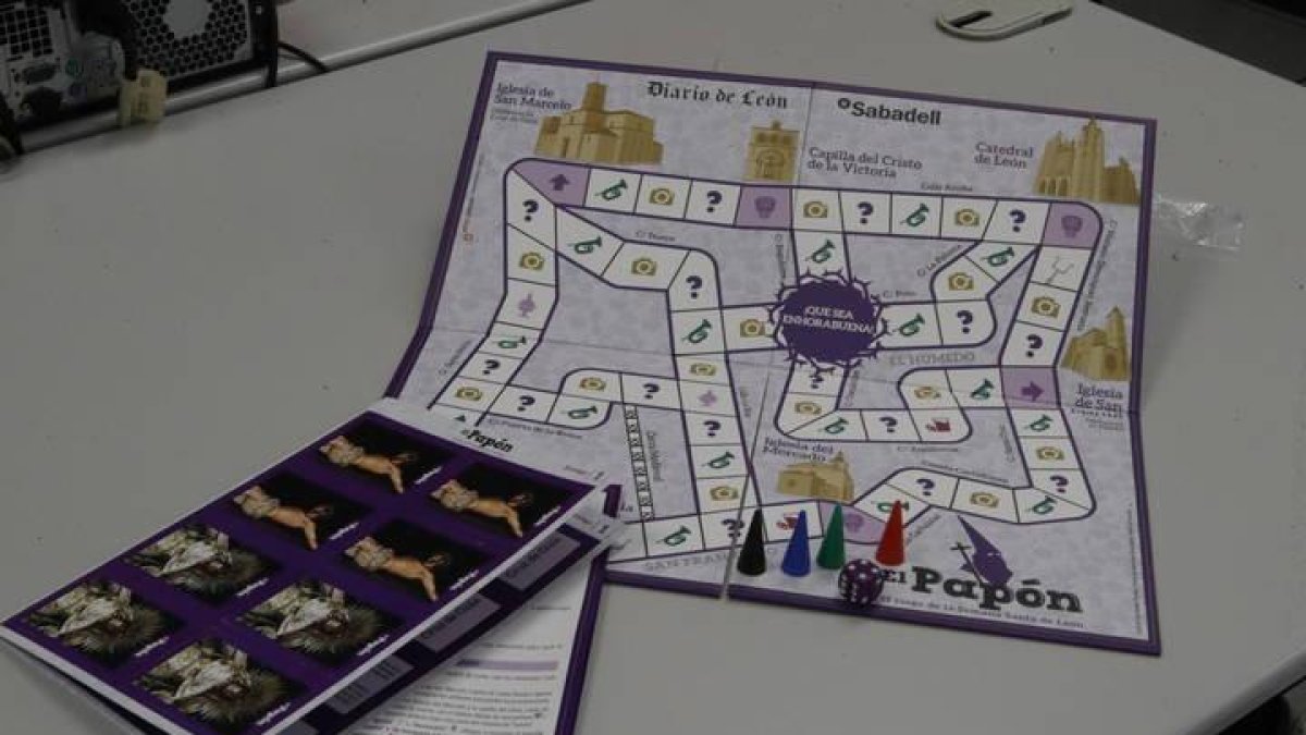 El tablero, fichas y preguntas del juego 'El Papón'.