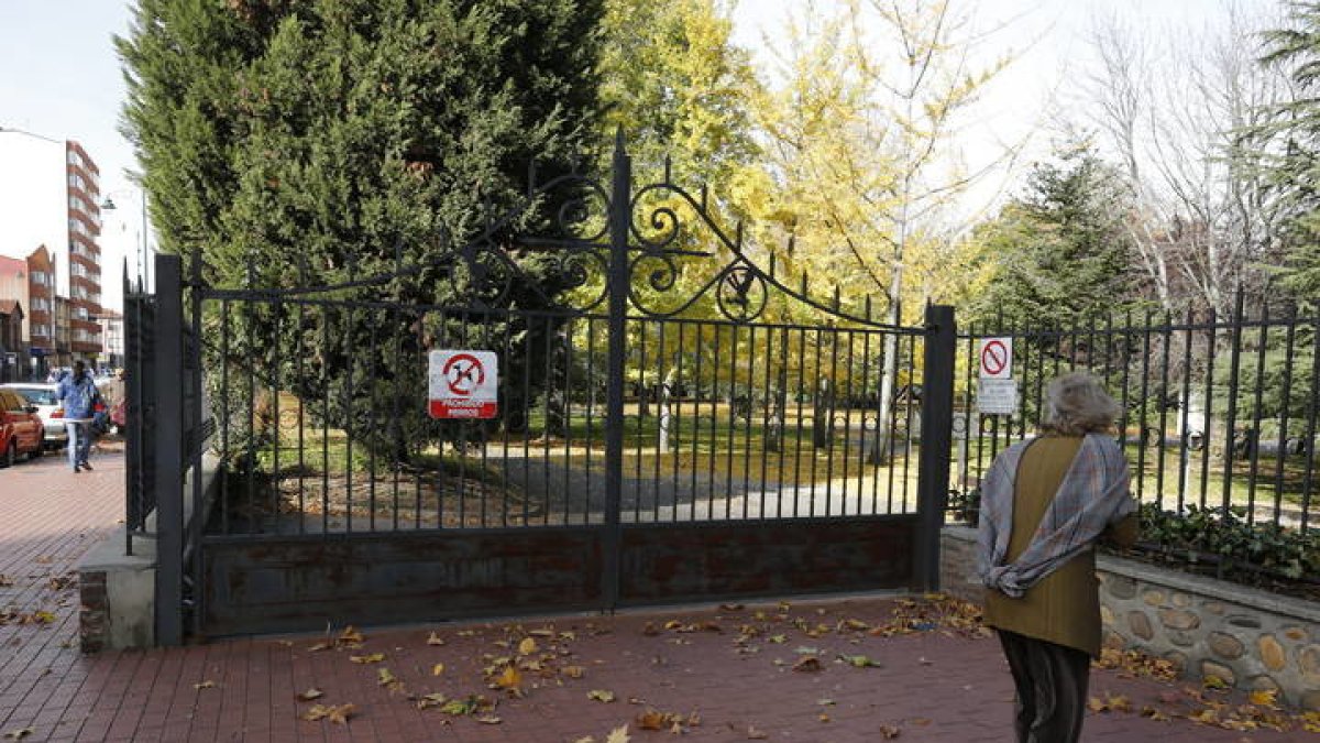 Imagen del parque Quevedo, cerrado por el vienot. JESÚS F. SALVADORES
