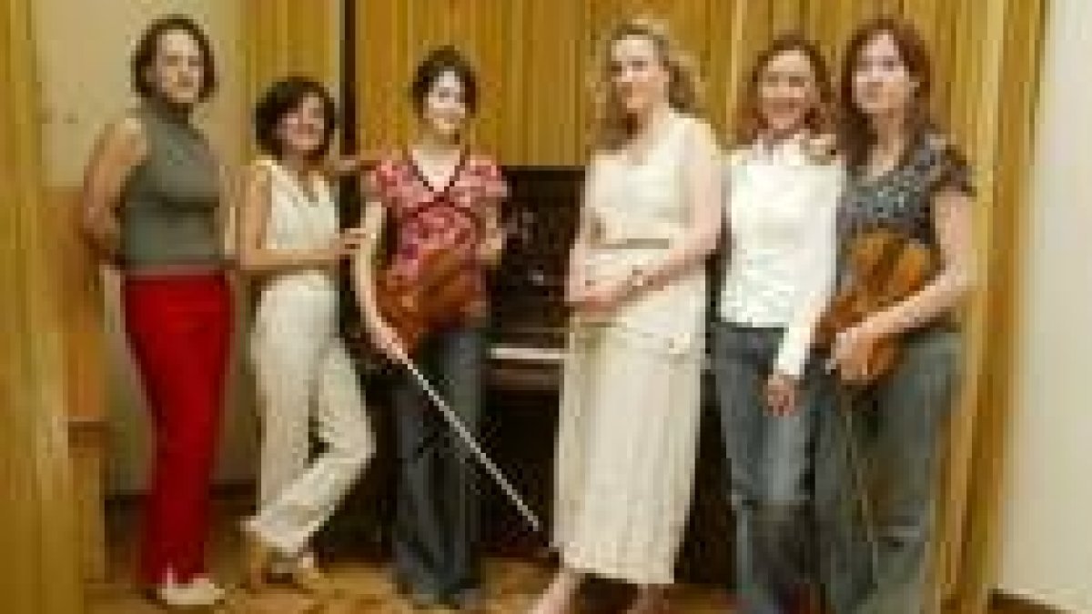 Varias profesoras de la asociación, en las Teresianas