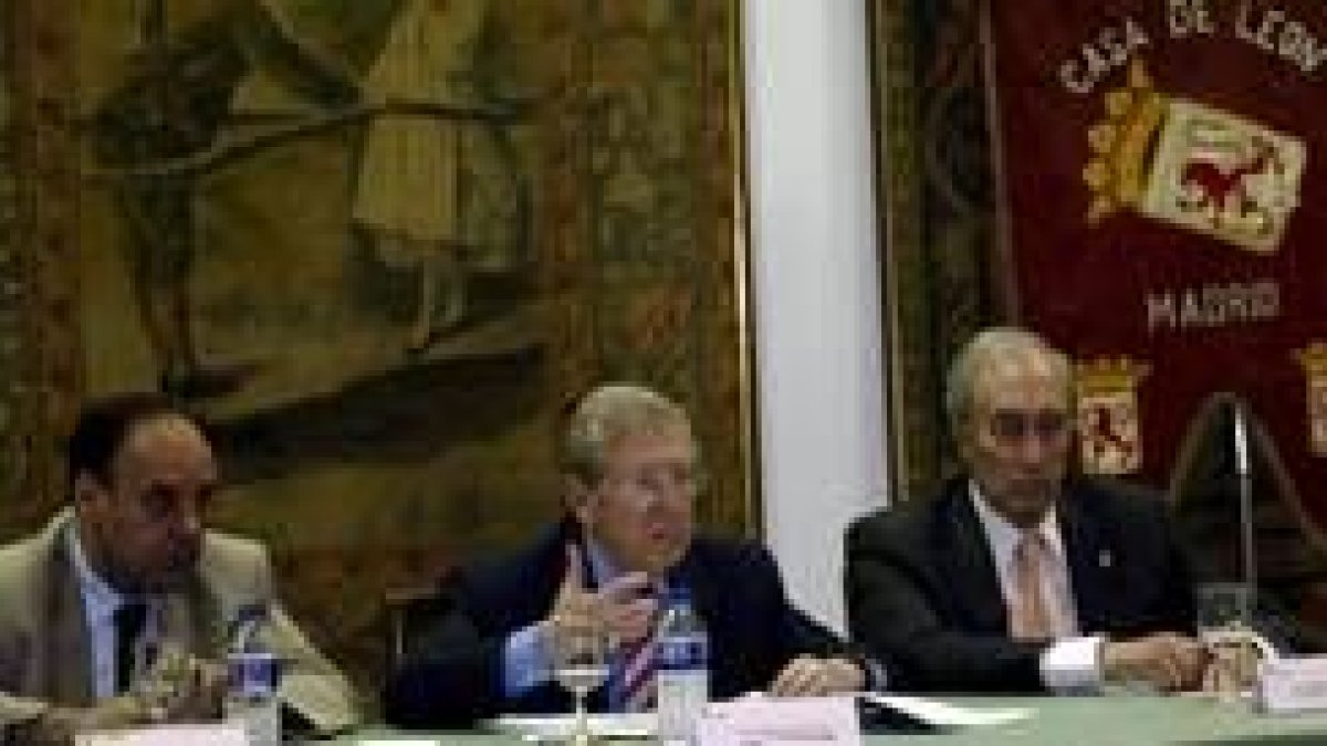 Rafael Álvarez, Ubaldo Nieto y Cándido Alonso, ayer en Madrid