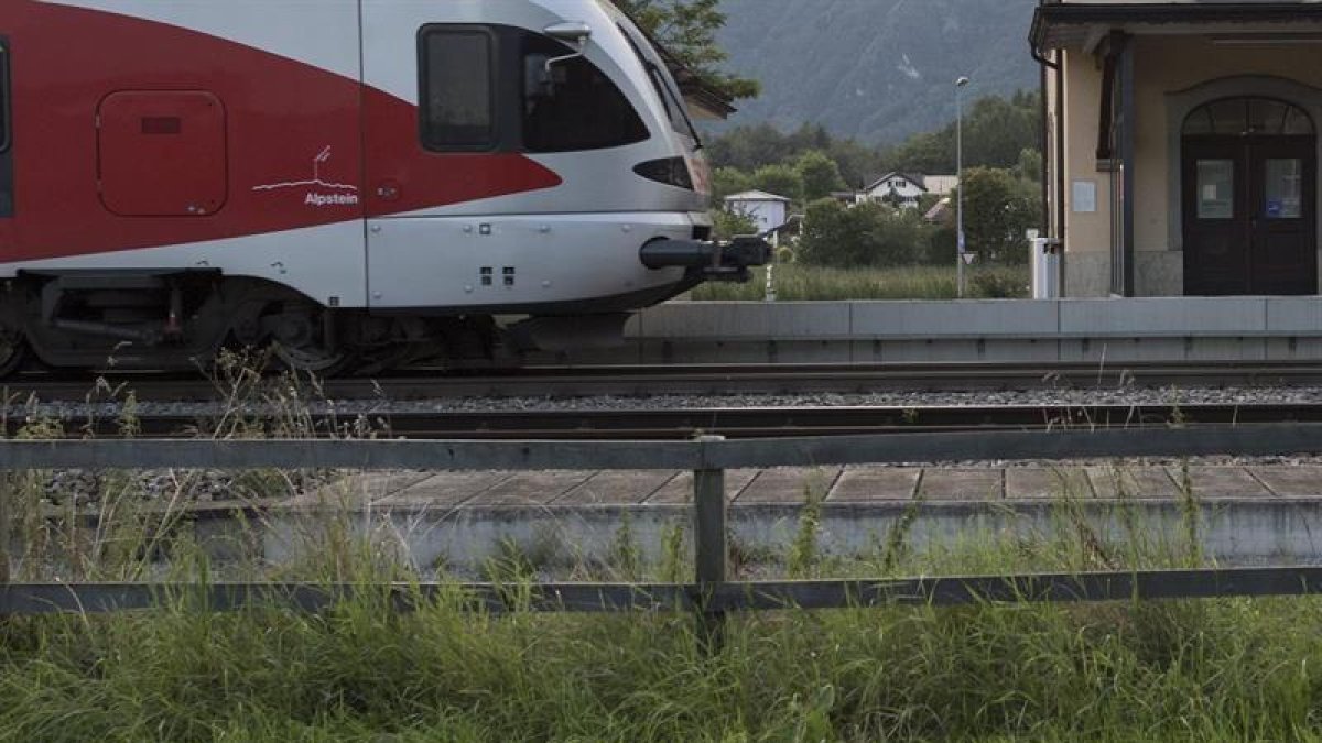 Imagen de la estación de tren de Salez-Sennwald, donde un hombre atacó antes de ayer a otros pasajeros en un tren suizo.