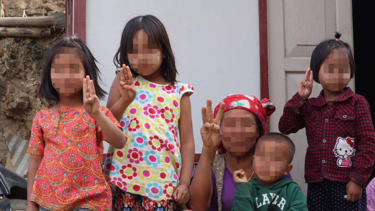 Imagen de un grupo de niños pidiendo la paz en Birmania. SANGZUALA HMAR