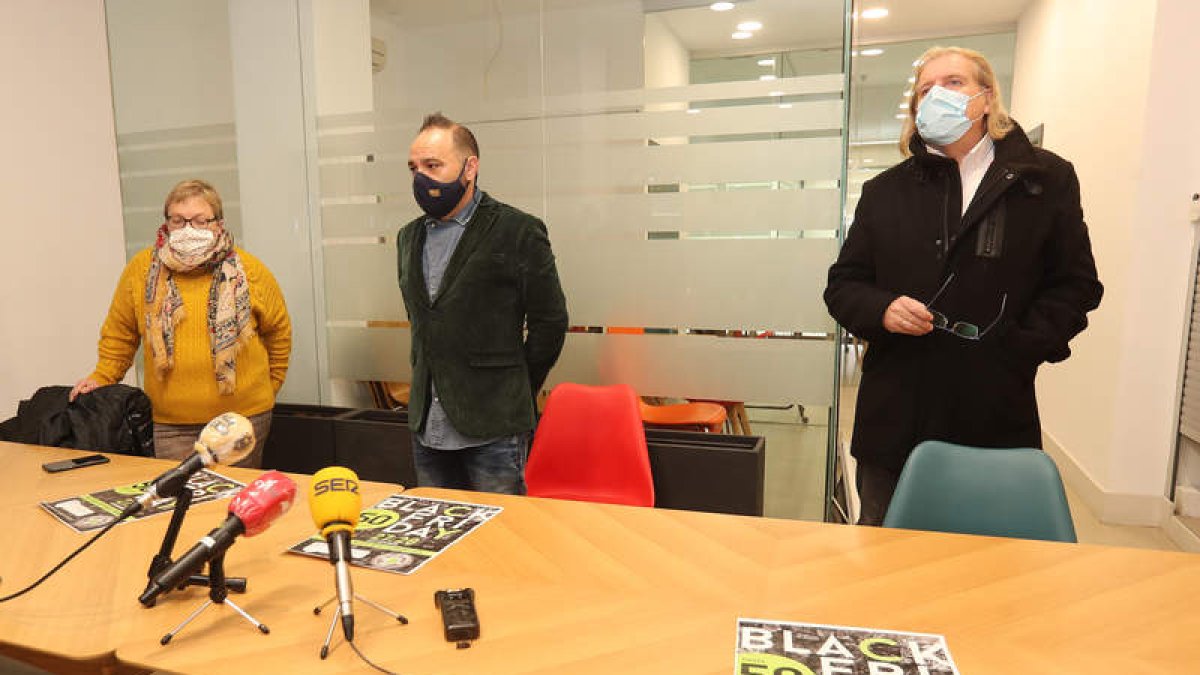 Carmen Gancedo, Felipe Álvarez y Mundi Martín, ayer en la sede de Templarium. L. DE LA MATA