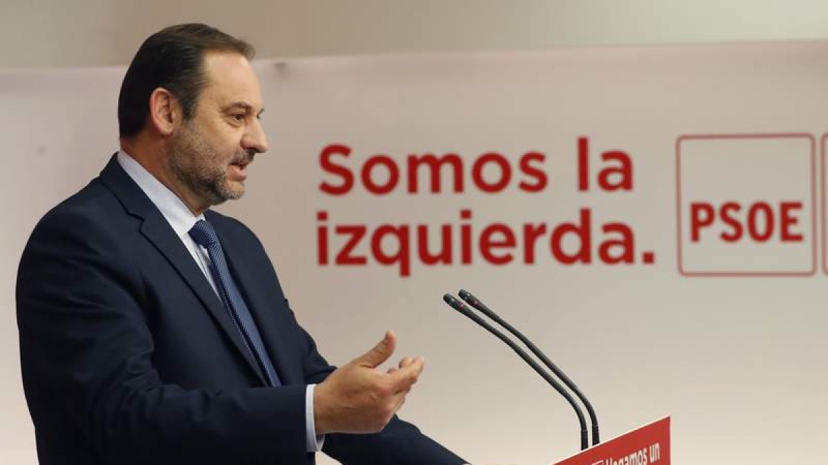 El secretario de Organización del PSOE, José Luis Ábalos. JAVIER LIZÓN