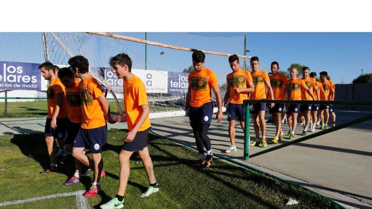 Los jugadores del Astorga abrieron ayer la pretemporada en La Eragudina a las órdenes de Carlos Tornadijo.